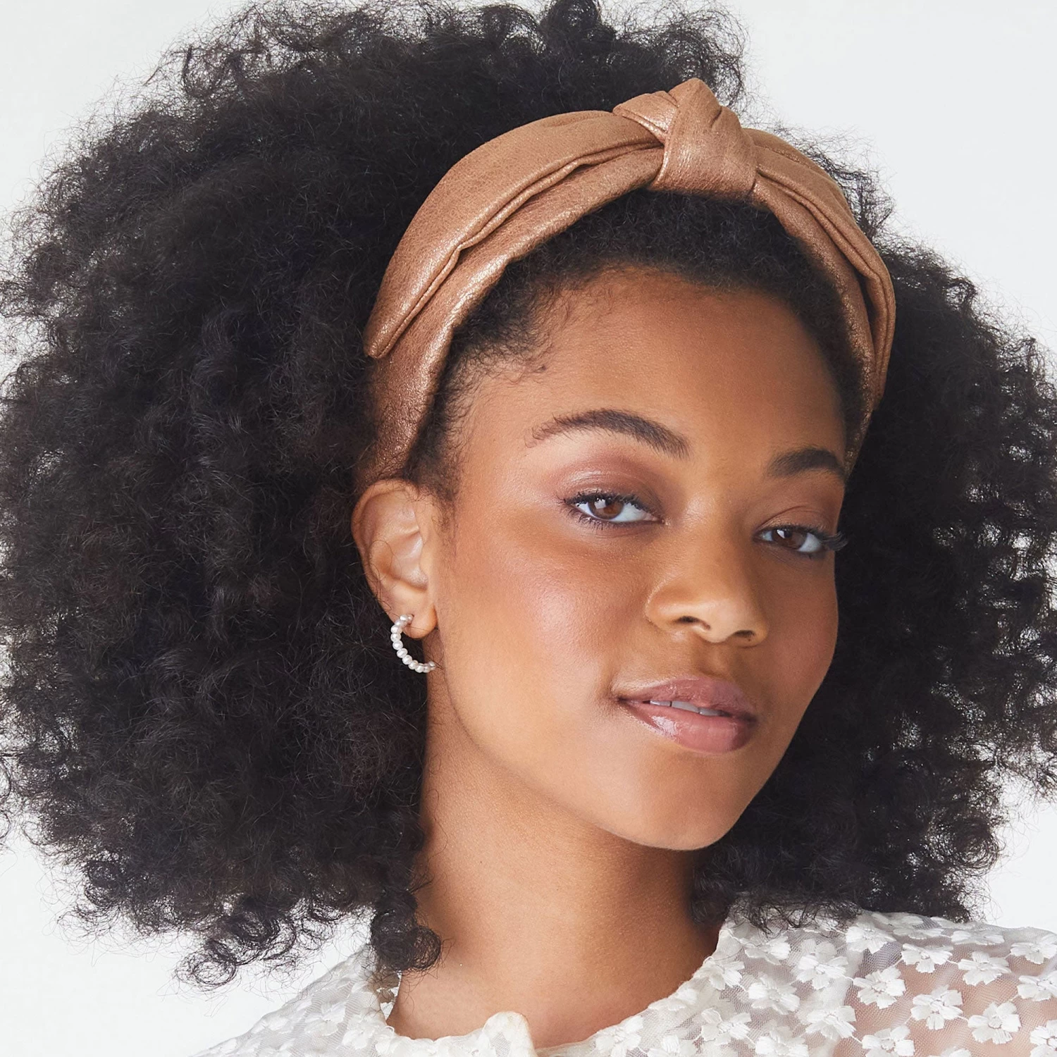 FRESHWATER PEARL HUGGIE HOOP - Image 2