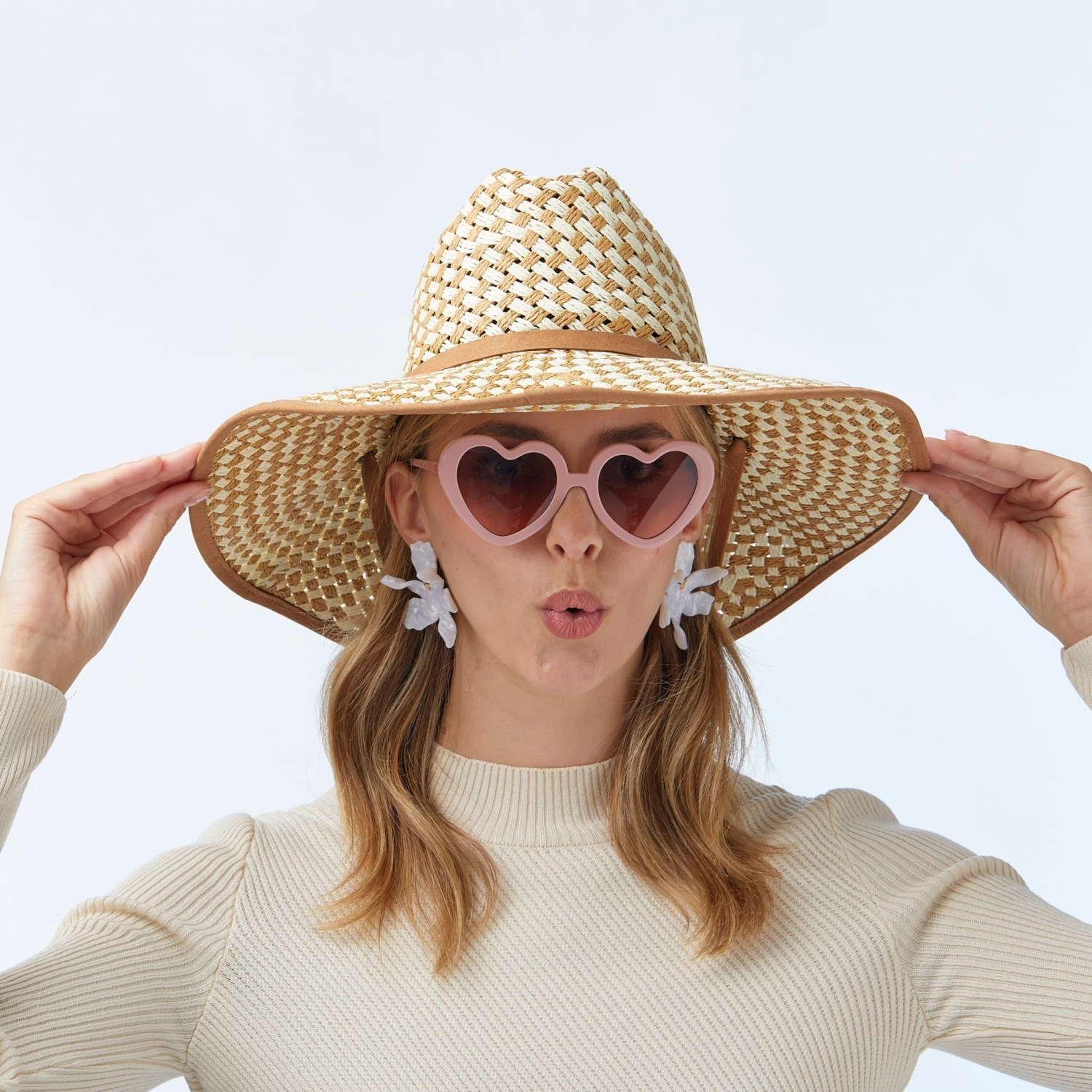NATURAL STRAW CHECKERED HAT - Image 4