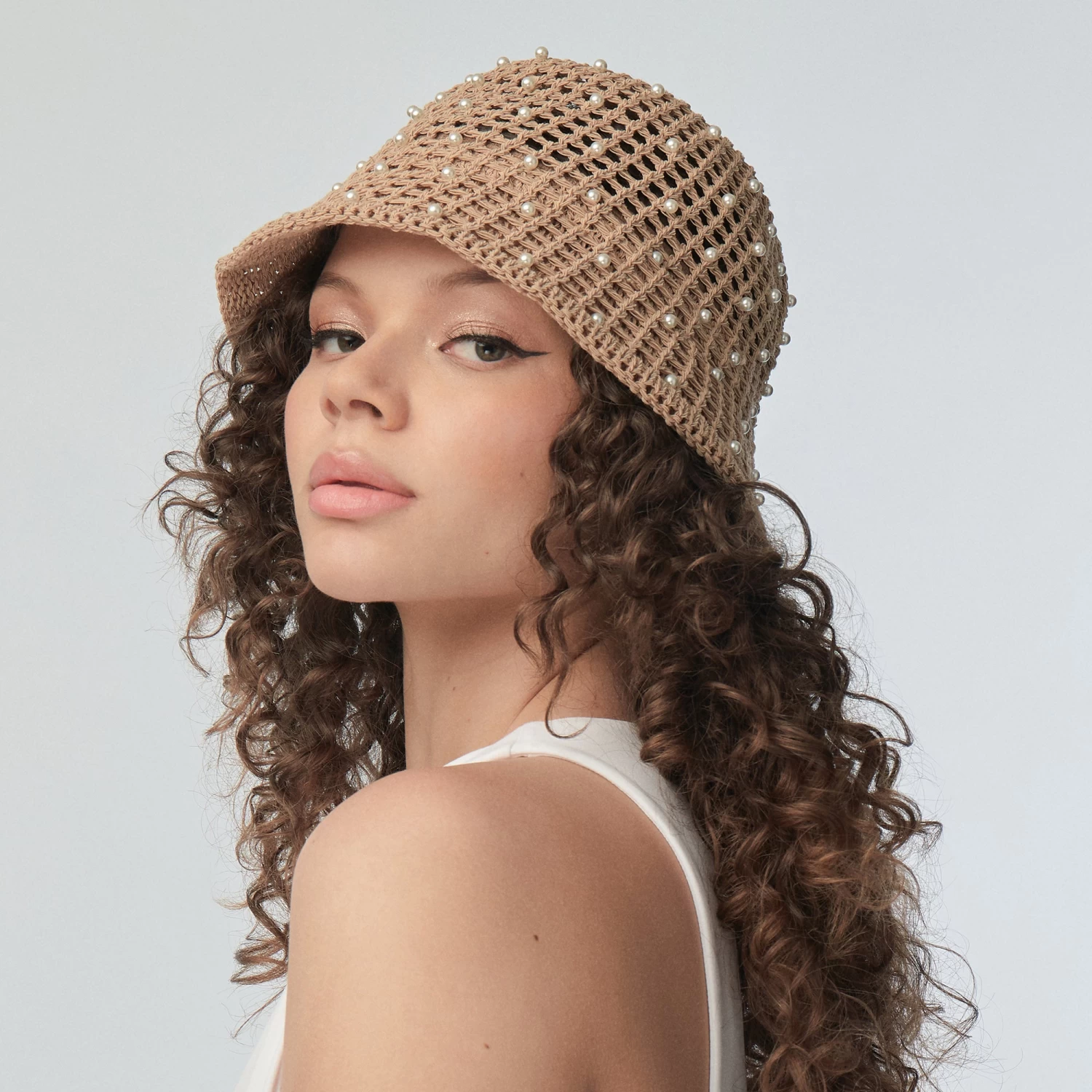 NATURAL OPEN WEAVE PEARL BUCKET HAT - Image 4