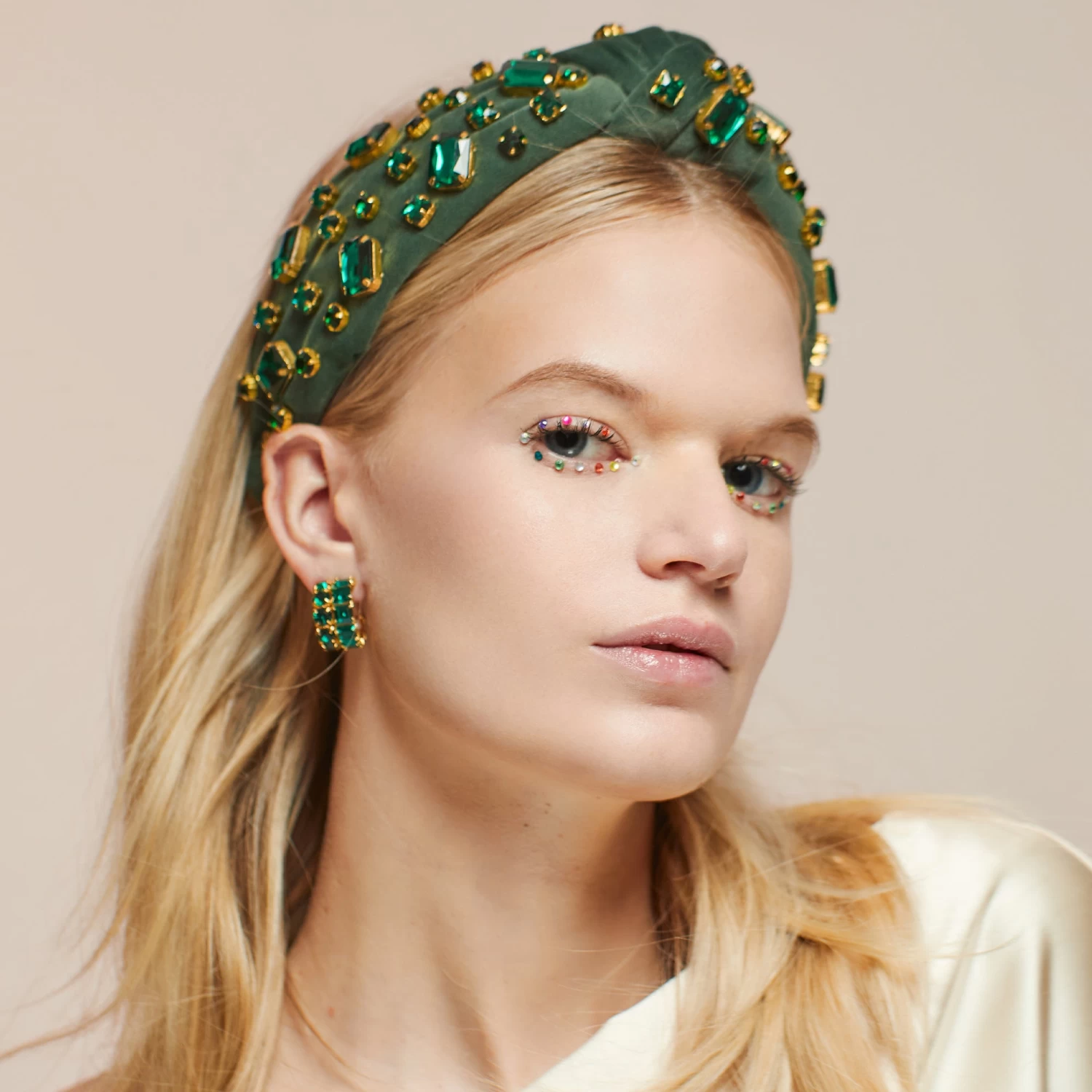 MAY EMERALD RECTANGLE CRYSTAL VELVET KNOTTED HEADBAND - Image 4