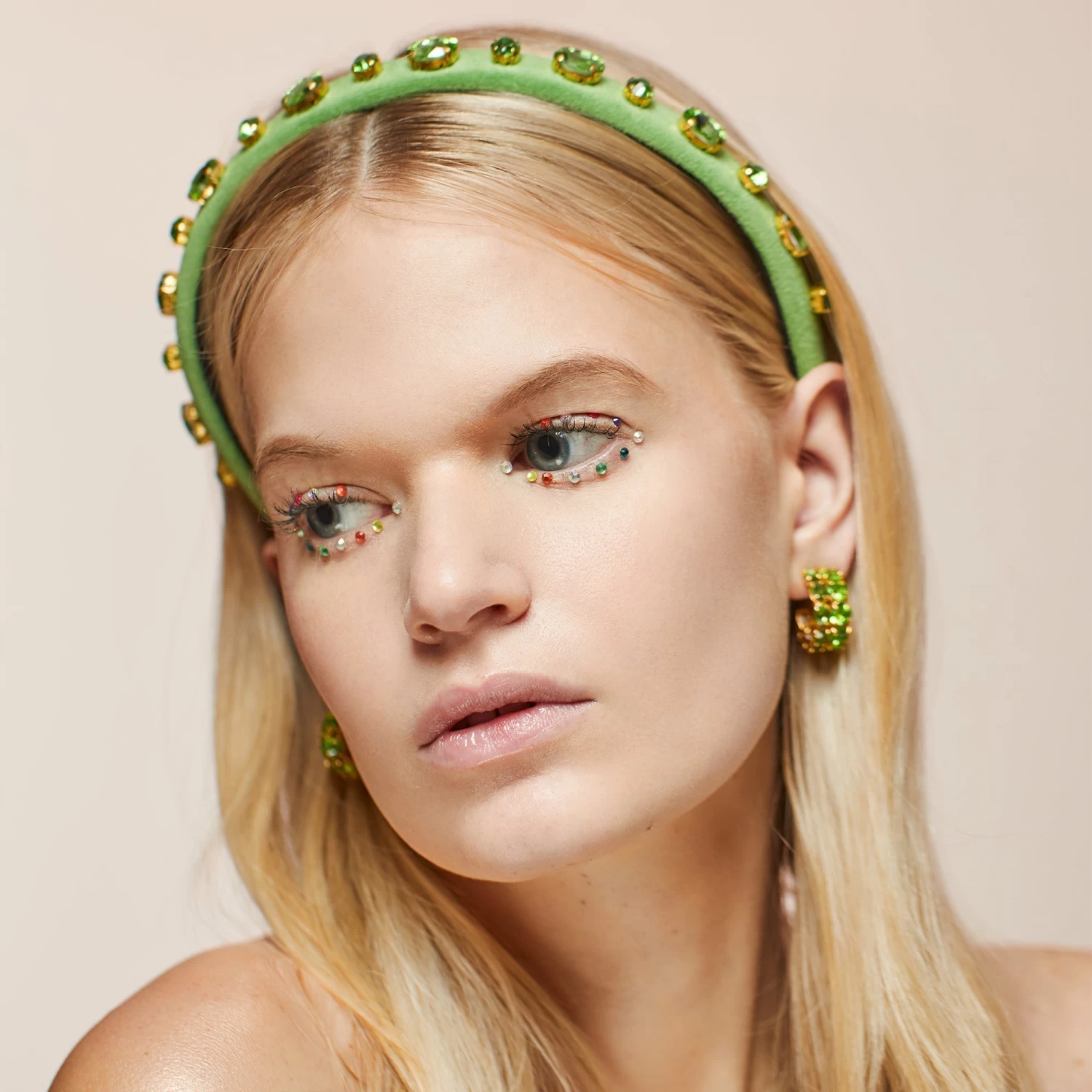 AUGUST PERIDOT OVAL CRYSTAL VELVET GIGI HEADBAND - Image 2