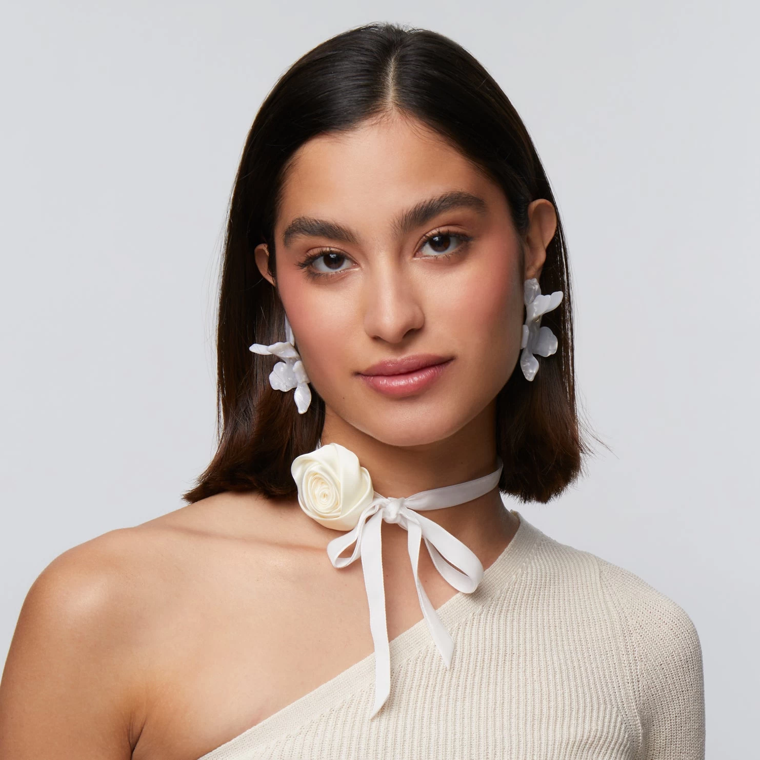 IVORY SILK ROSETTE RIBBON CHOKER - Image 2
