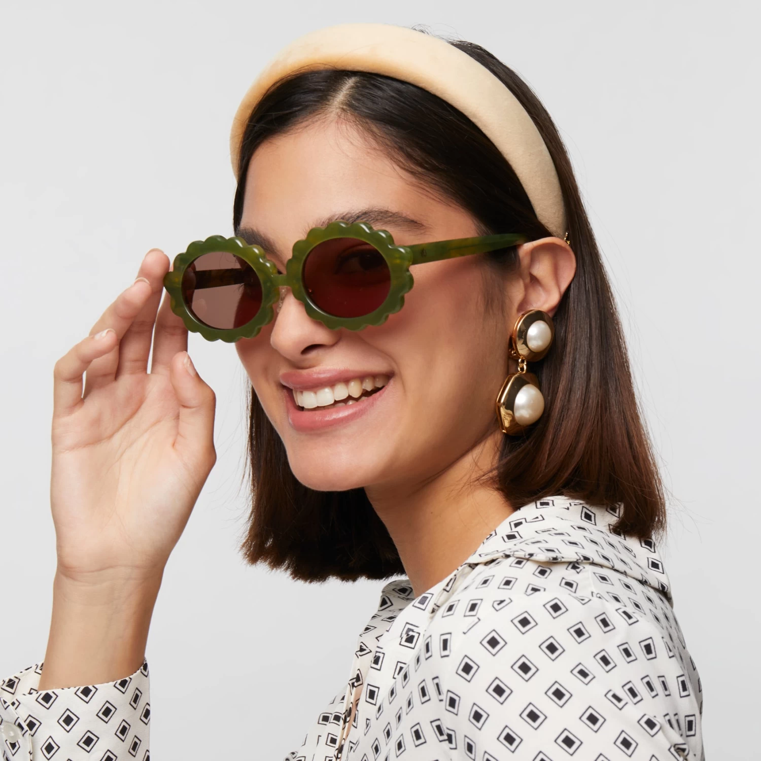 FERN GREEN DAISY OVAL SUNGLASSES - Image 2