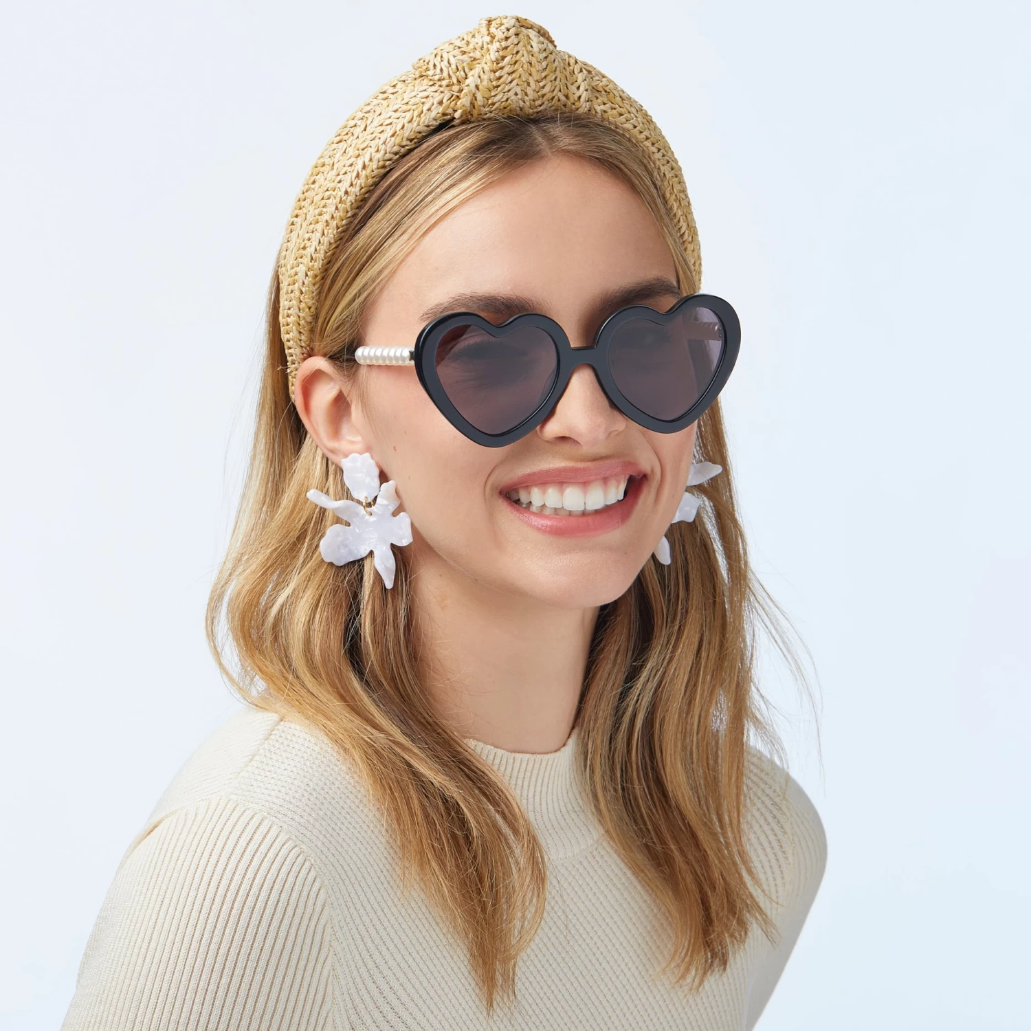 JET PEARL SWEETHEART SUNGLASSES - Image 4